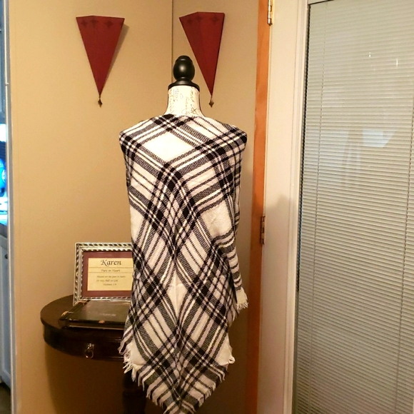 Wander Agio Black/White Lady's Scarf - Picture 3 of 4